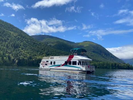 All houseboats sleep 15 people and have hot tubs on the roof 