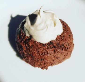 Pure mouelleux au chocolat organic with creamy meringue 