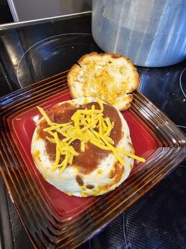 Delicious chili in a toasted bannock bowl at Kuu-us Cafe & Gifts.