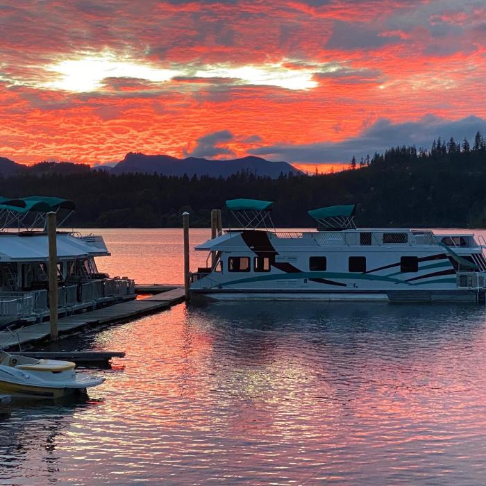Instagram worthy sunset at the fish and duck pub